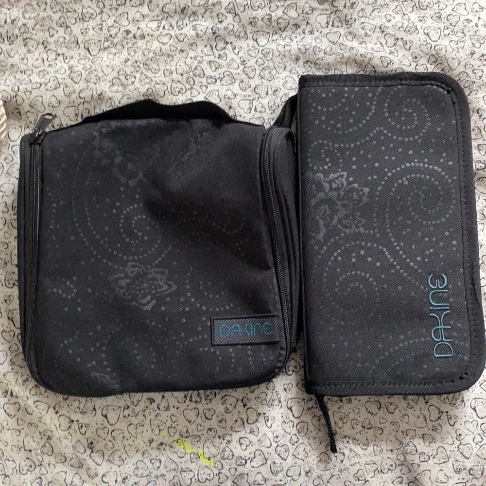 Dakine travel set